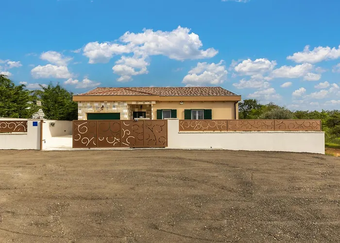 Jakov Villa *